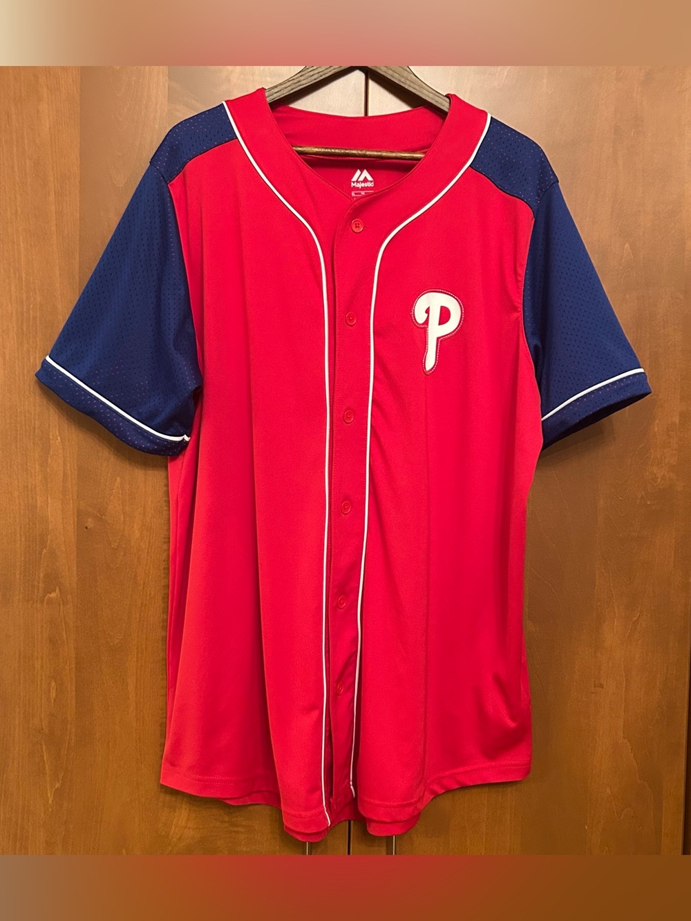 Majestic Phillies game day jersey, sewn on logo& piping, mesh sleeves. Men’s XL